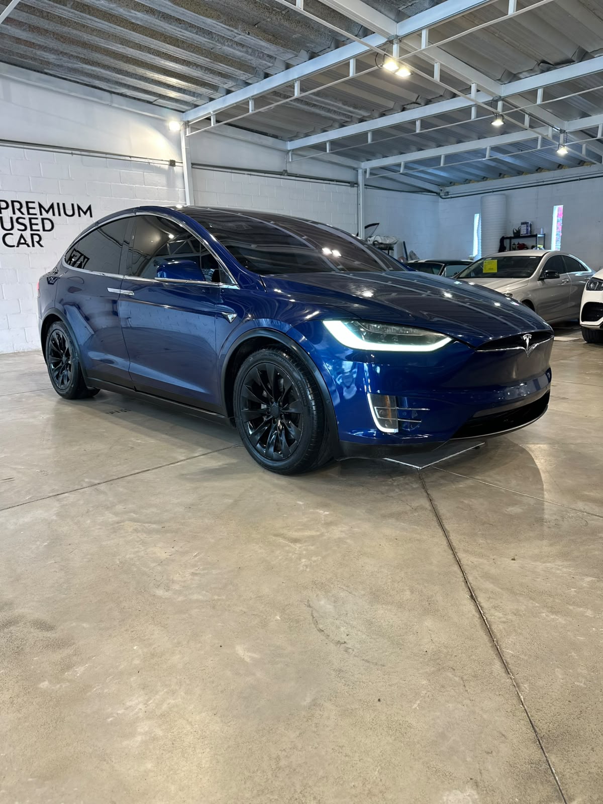 Tesla Model x 100D 2018 373,835 km $840,000